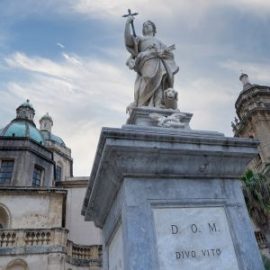 Das Denkmal des Heiligen Veit auf dem Platz der Republik