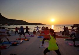 Yoga itinérant au coucher du soleil